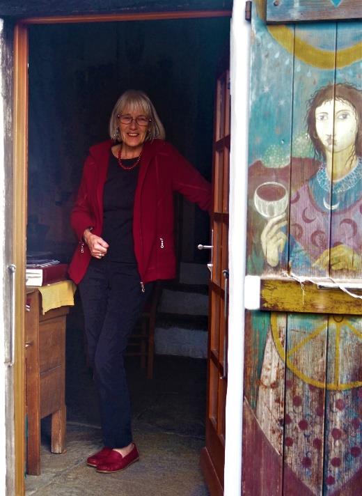 Madeleine Läubli at the painted door